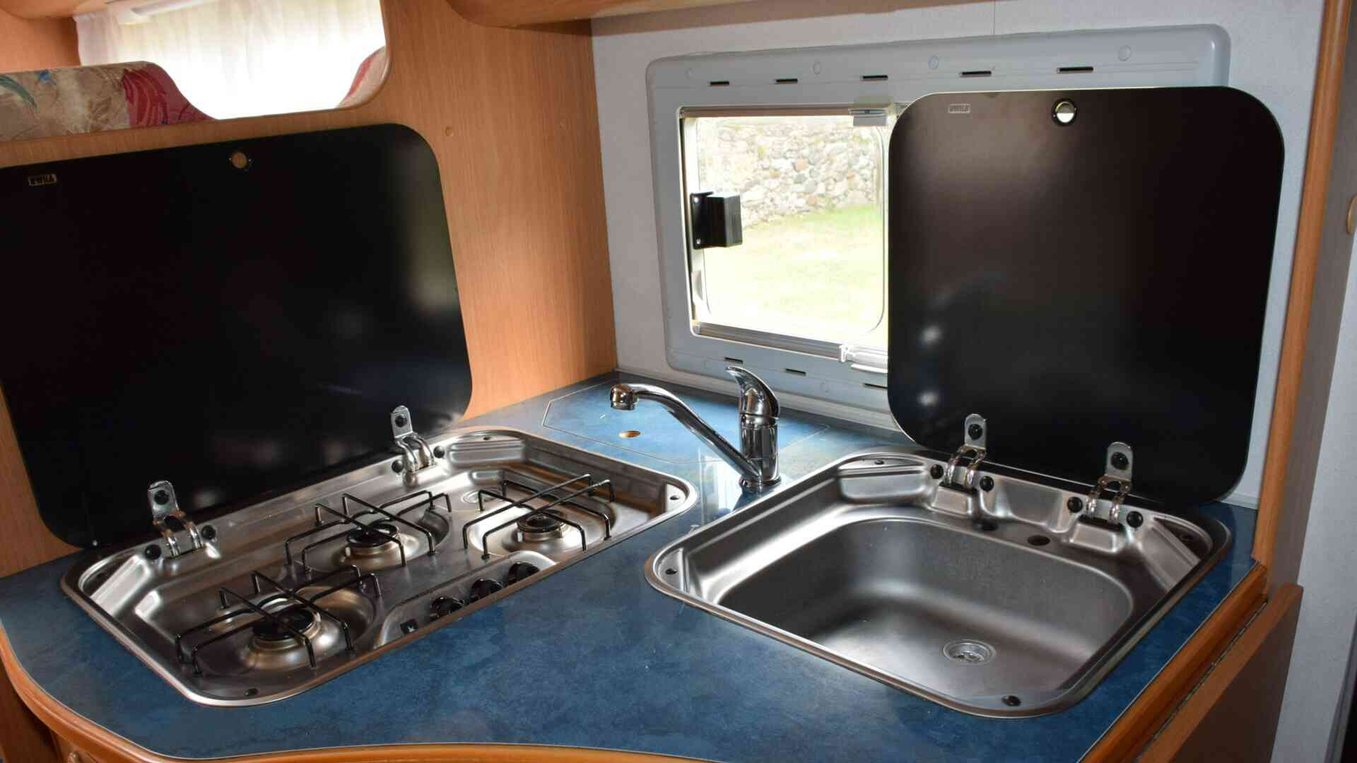 camping-car MOBILVETTA ICARO S10  intérieur  
